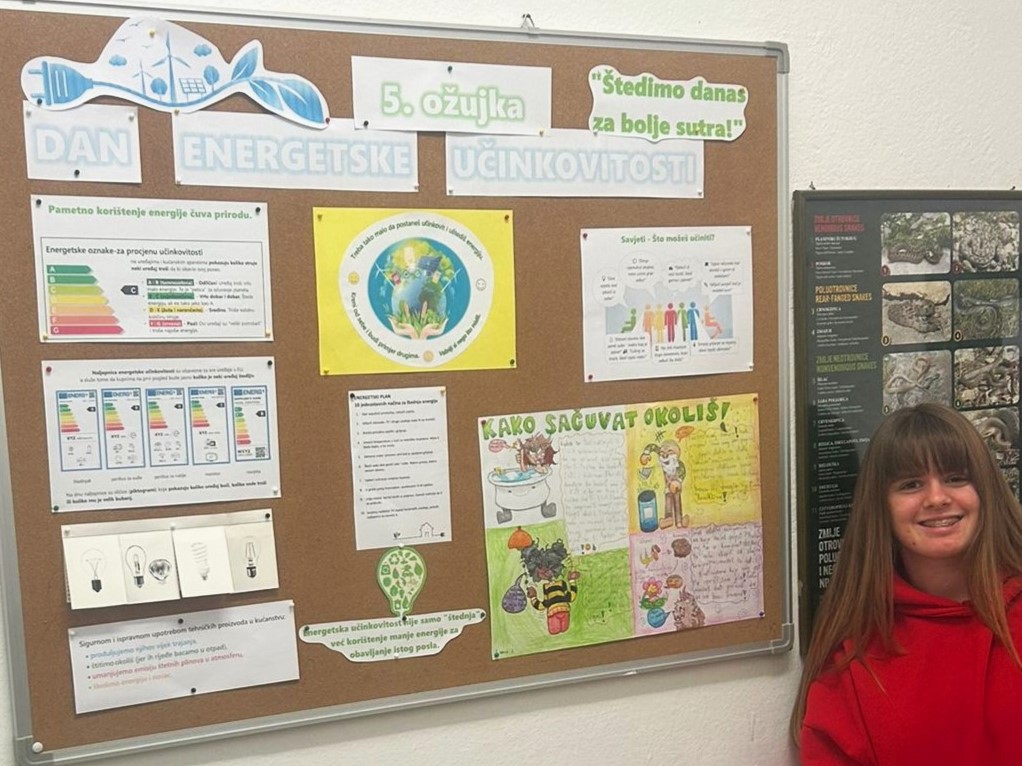 Lana J. uz edukativni pano