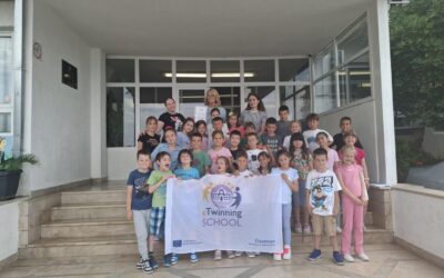 Stigla nam je eTwinning ploča i zastava!